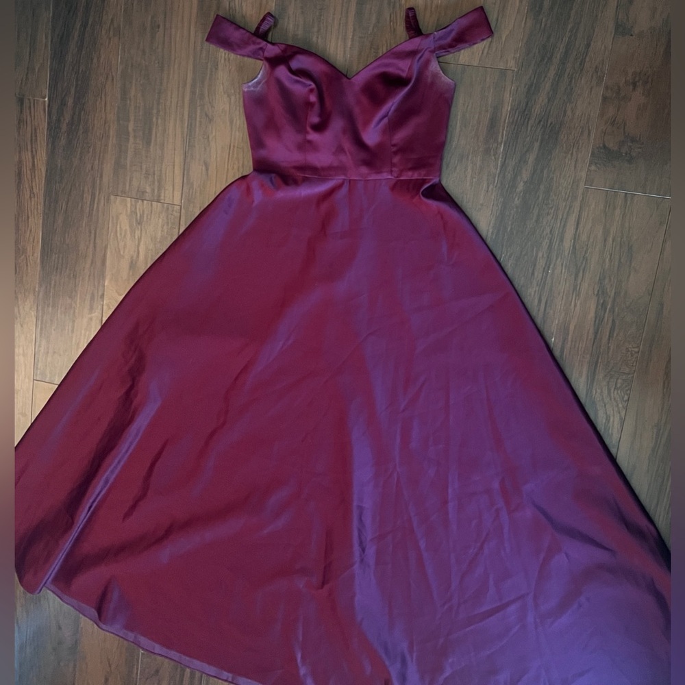 Davids Bridal | Bridesmaid Off The Shoulder Long
Dress w/Men’s Tie | Size 8 - Picture 2 of 9